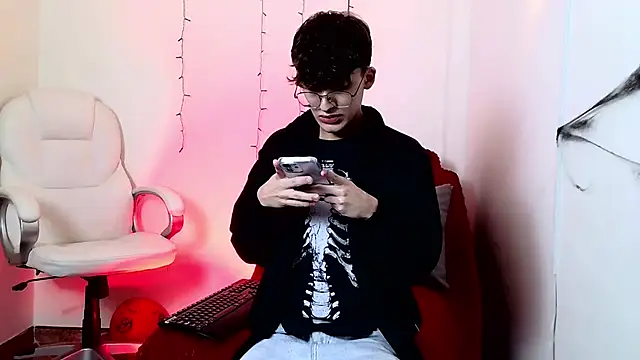 Snapshot of bellmontneon chatting on October 23, 2025, 11:42 am bellmontneon online show from October 23, 2025, 11:42 am