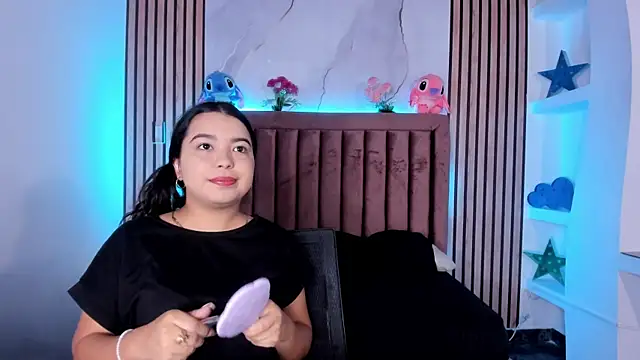 LunaWiill  online show from November 24, 2025, 12:05 pm