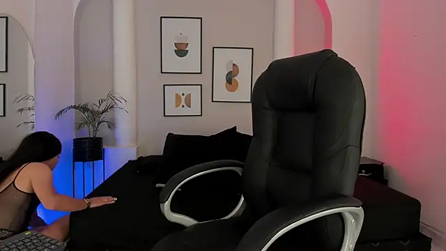 Juanita  acosta1 online show from November 24, 2025, 3:23 pm