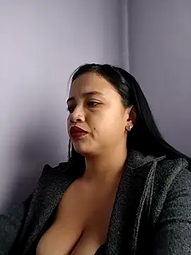 Snapshot of MILA__06 chatting on September 29, 2025, 1:50 pm MILA 06 online show from September 29, 2025, 1:50 pm