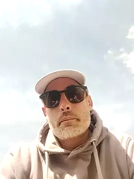 LeLoup49 online show from March 29, 2026, 11:01 am