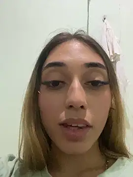 loirinhaaa online show from November 23, 2025, 1:37 am