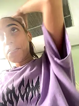 loirinhaaa online show from November 12, 2025, 1:59 pm