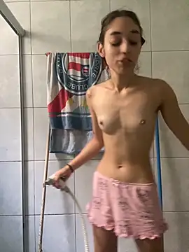 loirinhaaa online show from September 25, 2025, 2:23 pm