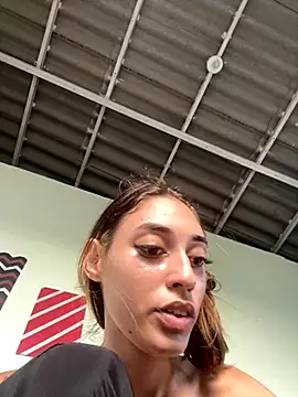 loirinhaaa online show from November 25, 2025, 7:47 pm