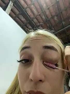 loirinhaaa online show from April 16, 2026, 11:51 pm