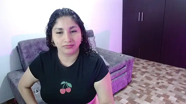 Snapshot of Gia_Dior chatting on June 4, 2026, 1:32 am Gia Dior online show from June 4, 2026, 1:32 am