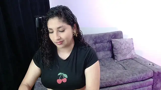 Snapshot of Gia_Dior chatting on May 9, 2026, 12:25 am Gia Dior online show from May 9, 2026, 12:25 am