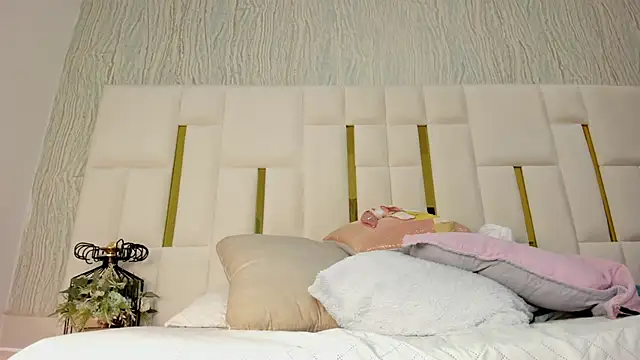 Snapshot of mia_vy chatting on May 14, 2026, 3:03 am mia vy online show from May 14, 2026, 3:03 am