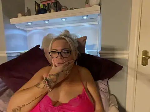 BonnyDesire online show from November 18, 2025, 8:23 pm