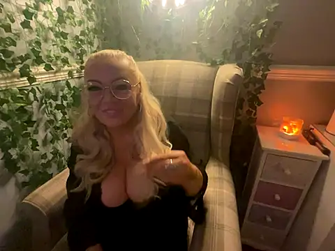 BonnyDesire online show from December 15, 2025, 8:25 pm