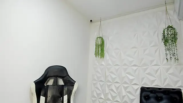 Dakota x18 online show from March 4, 2026, 7:32 pm