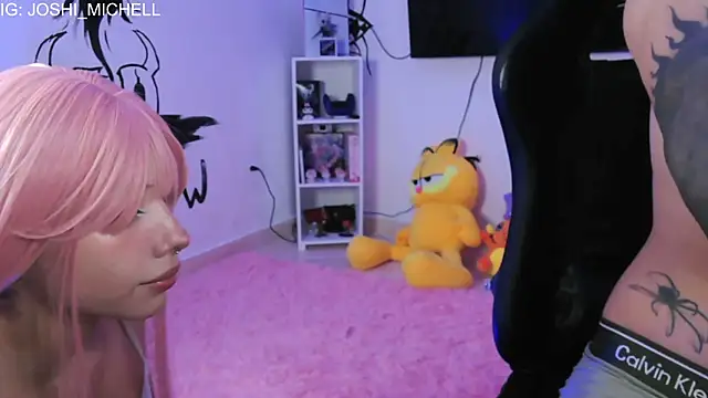 Snapshot of Everlong_ chatting on November 14, 2025, 8:45 pm Everlong online show from November 14, 2025, 8:45 pm