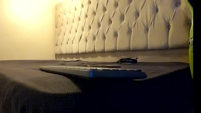 Naomis 35 online show from February 12, 2026, 7:13 pm