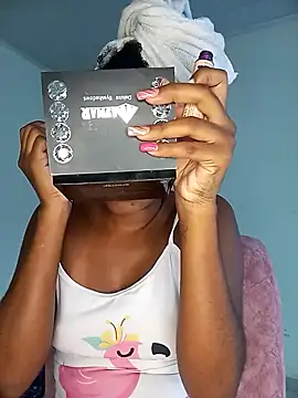 Snapshot of Beauty_Luci chatting on October 27, 2025, 1:56 pm Beauty Luci online show from October 27, 2025, 1:56 pm