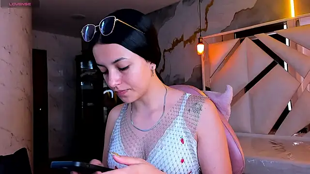 sophiadoll tf online show from July 18, 2026, 1:09 pm