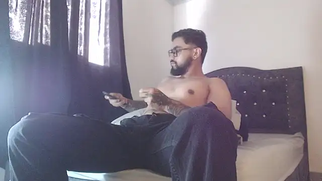 Chrys harris77 online show from April 15, 2026, 6:23 pm