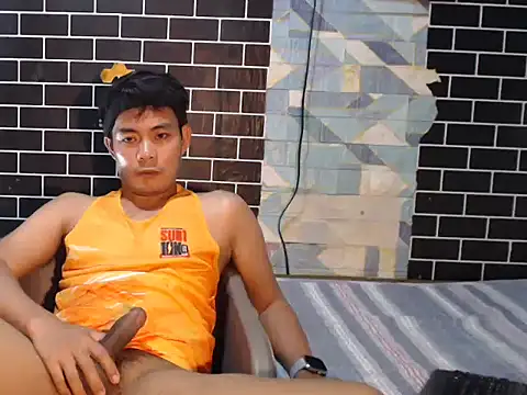 Snapshot of Newt4U chatting on December 1, 2025, 8:48 am Newt4U online show from December 1, 2025, 8:48 am