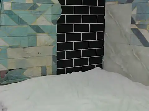 Snapshot of Newt4U chatting on November 11, 2025, 9:59 am Newt4U online show from November 11, 2025, 9:59 am