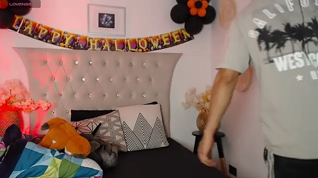 Snapshot of SalvadorFit chatting on October 29, 2025, 8:30 pm SalvadorFit online show from October 29, 2025, 8:30 pm