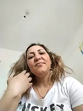 Snapshot of Lunita86 chatting on December 5, 2025, 2:26 pm Lunita86 online show from December 5, 2025, 2:26 pm