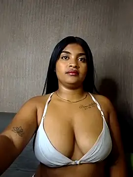 kiaraconex27 online show from October 16, 2025, 5:05 am