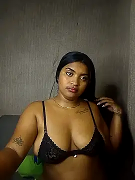 kiaraconex27 online show from October 23, 2025, 4:55 am