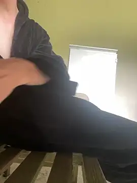 Snapshot of Randy9222 chatting on October 11, 2025, 10:05 am Randy9222 online show from October 11, 2025, 10:05 am