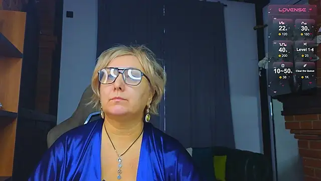 Snapshot of Marta_Wils chatting on October 28, 2025, 3:29 am Marta Wils online show from October 28, 2025, 3:29 am