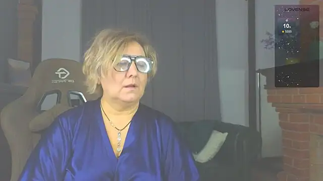 Snapshot of Marta_Wils chatting on December 2, 2025, 6:37 am Marta Wils online show from December 2, 2025, 6:37 am