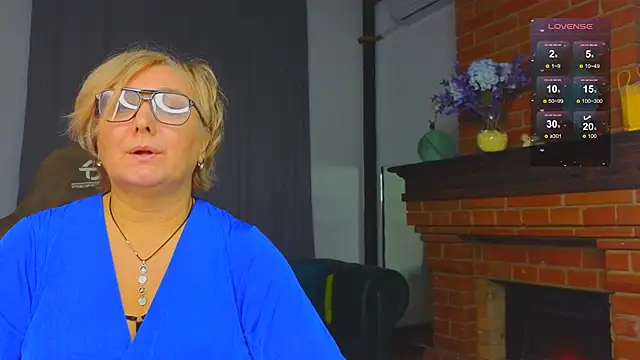 Snapshot of Marta_Wils chatting on November 3, 2025, 3:34 am Marta Wils online show from November 3, 2025, 3:34 am