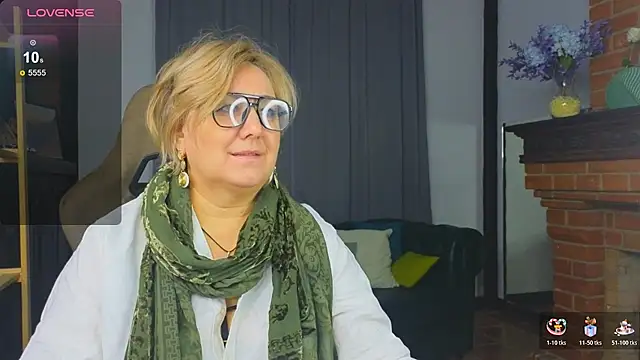 Snapshot of Marta_Wils chatting on November 12, 2025, 3:10 am Marta Wils online show from November 12, 2025, 3:10 am