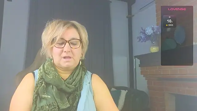 Snapshot of Marta_Wils chatting on November 21, 2025, 4:11 am Marta Wils online show from November 21, 2025, 4:11 am