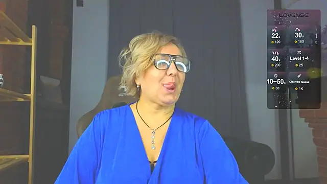 Snapshot of Marta_Wils chatting on November 25, 2025, 2:45 am Marta Wils online show from November 25, 2025, 2:45 am