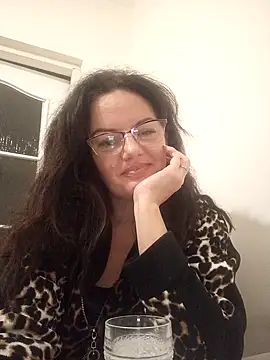 ValeriaLove43211 online show from October 2, 2025, 6:44 pm