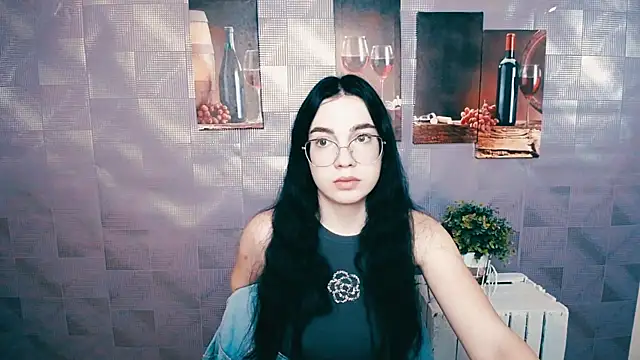 Snapshot of MiraBabe_ chatting on September 22, 2025, 8:20 am MiraBabe  online show from September 22, 2025, 8:20 am