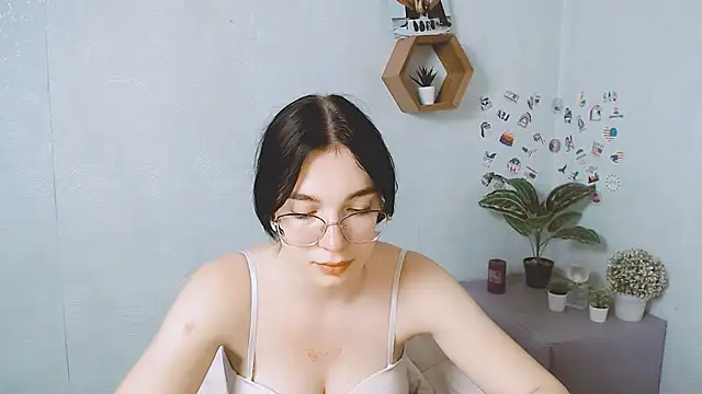 Snapshot of MiraBabe_ chatting on October 8, 2025, 7:21 am MiraBabe  online show from October 8, 2025, 7:21 am