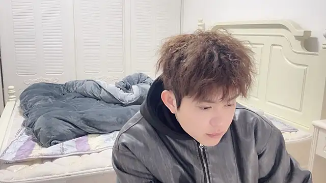 xlong00099 online show from December 17, 2025, 12:21 pm