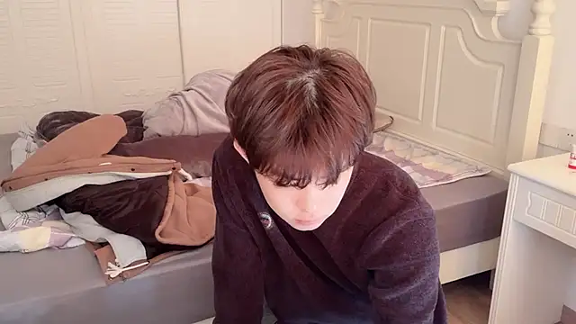 xlong00099 online show from December 4, 2025, 4:44 am