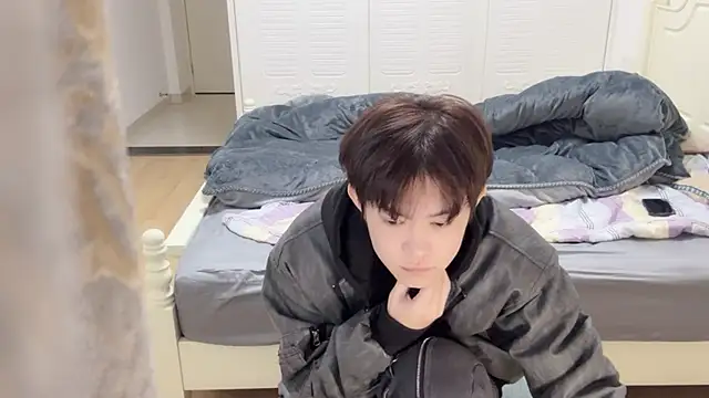 xlong00099 online show from November 20, 2025, 8:04 am