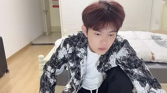 xlong00099 online show from November 7, 2025, 12:42 pm