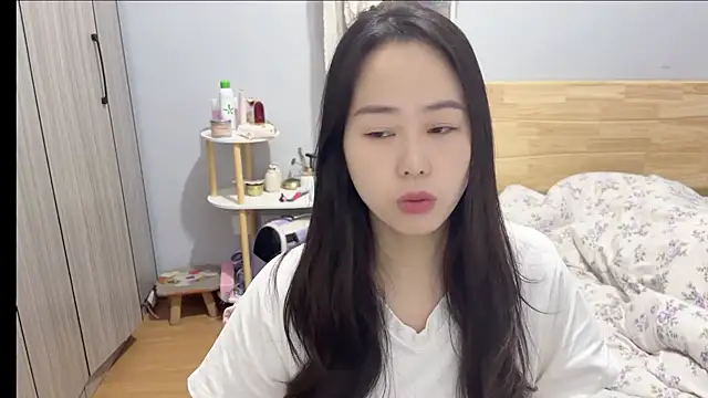 Snapshot of wxj1019 chatting on February 9, 2026, 4:43 am wxj1019 online show from February 9, 2026, 4:43 am