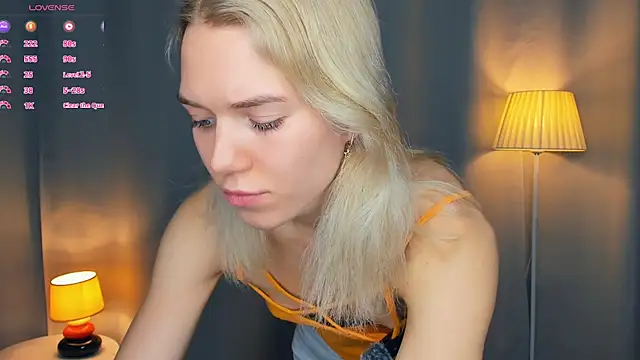 Snapshot of DianeHonnette chatting on July 13, 2026, 6:40 pm DianeHonnette online show from July 13, 2026, 6:40 pm