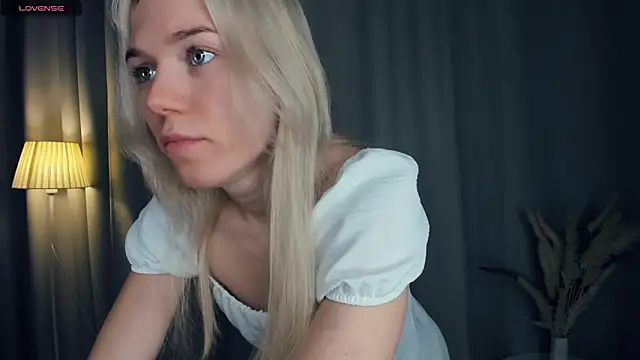 DianeHonnette online show from December 18, 2025, 7:29 pm