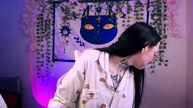 MollyKissy online show from April 12, 2026, 4:49 am