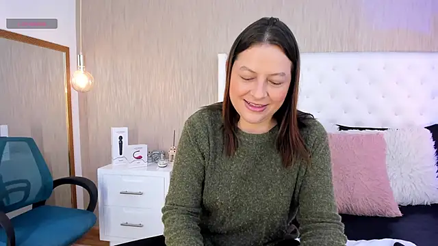 Snapshot of Lucy_Lu17 chatting on November 13, 2025, 1:04 pm Lucy Lu17 online show from November 13, 2025, 1:04 pm