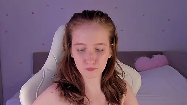 Snapshot of CrystalSoul_ chatting on October 5, 2025, 8:21 pm CrystalSoul online show from October 5, 2025, 8:21 pm