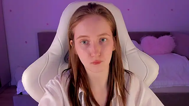 Snapshot of CrystalSoul_ chatting on November 15, 2025, 5:11 am CrystalSoul online show from November 15, 2025, 5:11 am