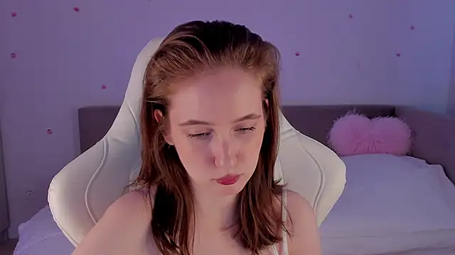 Snapshot of CrystalSoul_ chatting on October 2, 2025, 10:51 am CrystalSoul online show from October 2, 2025, 10:51 am