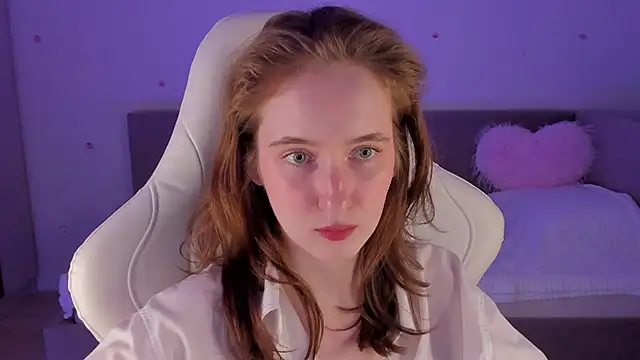 Snapshot of CrystalSoul_ chatting on November 3, 2025, 9:07 pm CrystalSoul online show from November 3, 2025, 9:07 pm